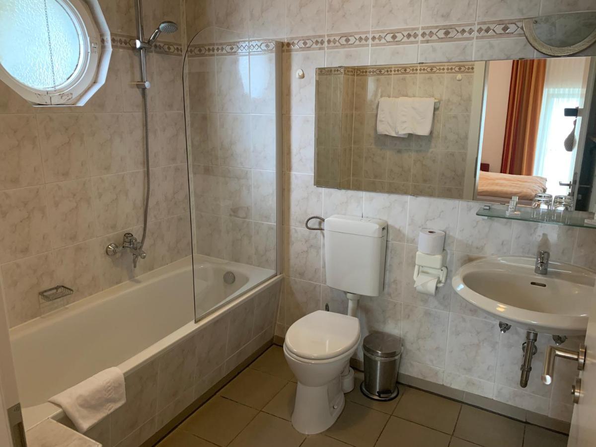 Hotel Restaurant Zur Post Βούρπεταλ Εξωτερικό φωτογραφία